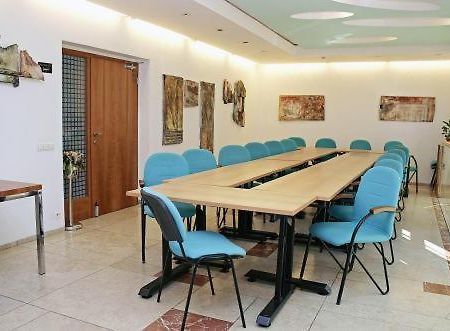 Hotel Maxim Svaty Jur Ngoại thất bức ảnh
