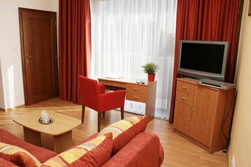 Hotel Maxim Svaty Jur Ngoại thất bức ảnh