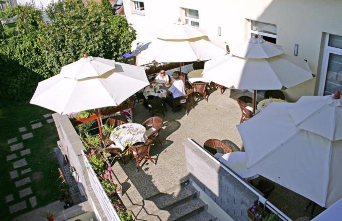 Hotel Maxim Svaty Jur Ngoại thất bức ảnh