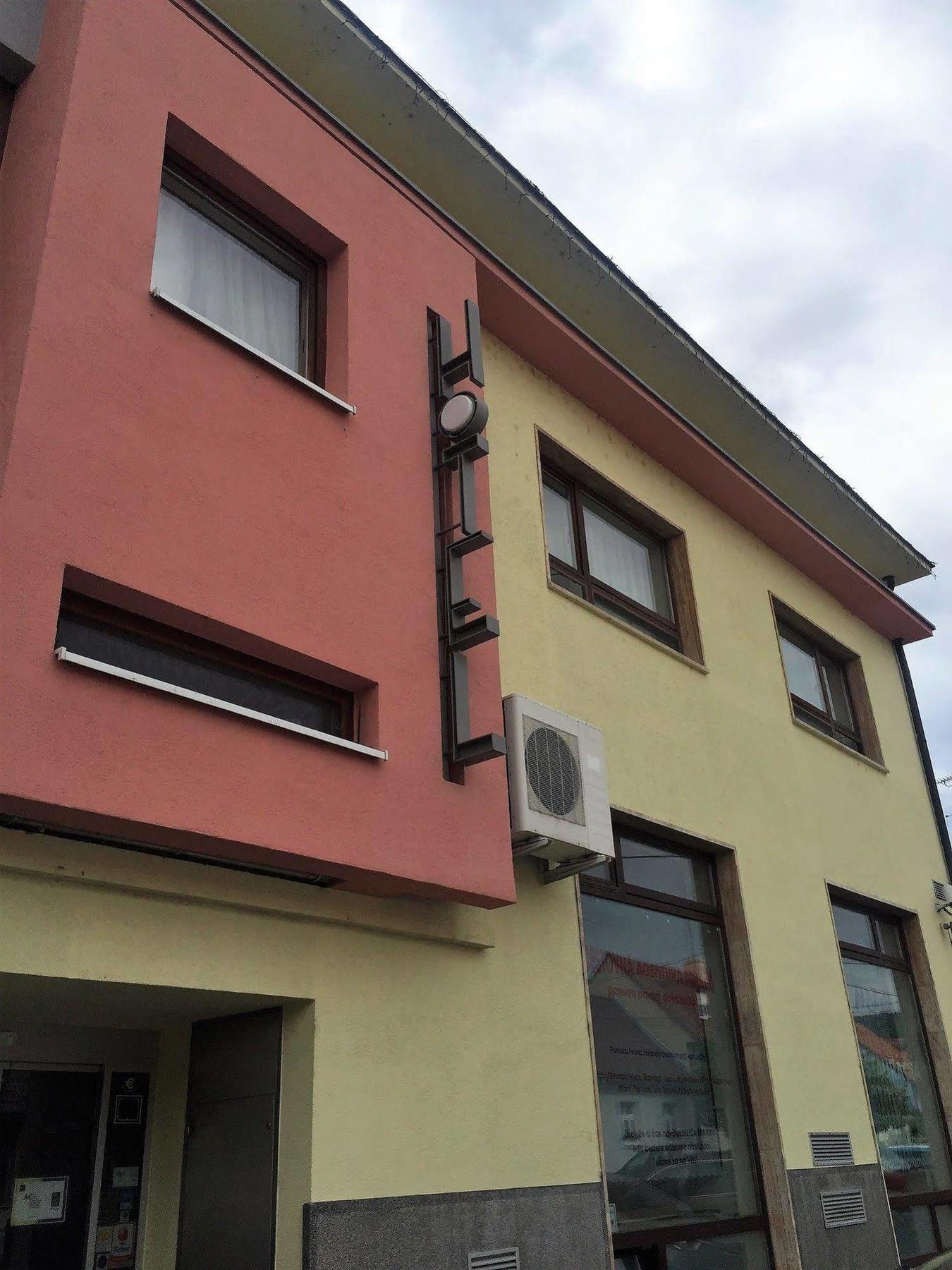 Hotel Maxim Svaty Jur Ngoại thất bức ảnh
