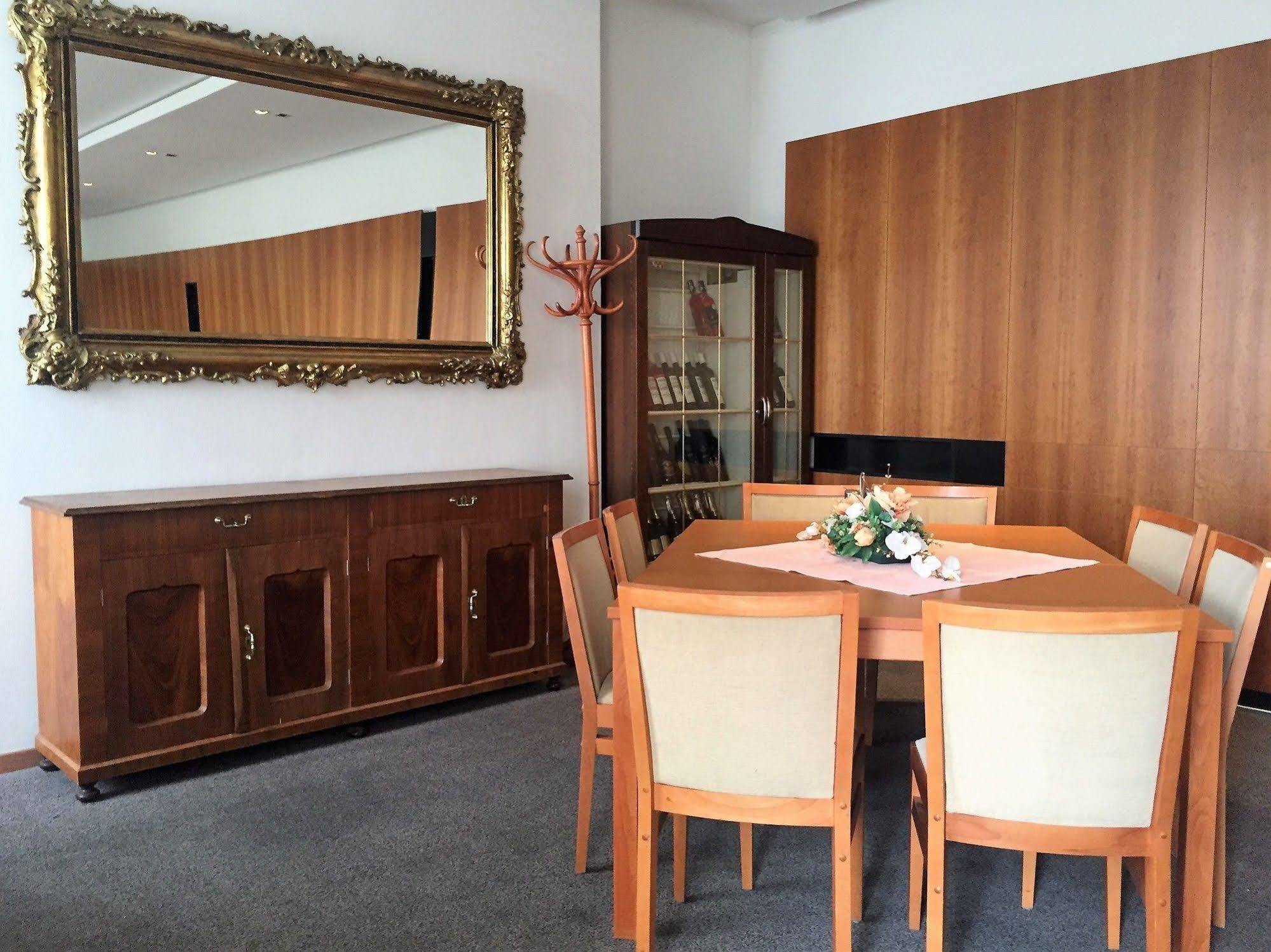 Hotel Maxim Svaty Jur Ngoại thất bức ảnh