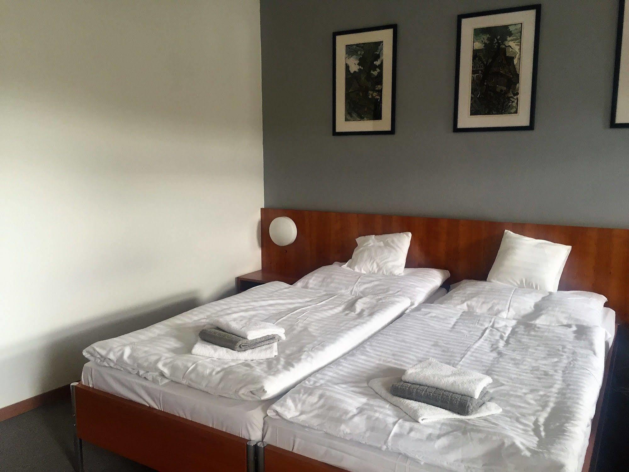 Hotel Maxim Svaty Jur Ngoại thất bức ảnh