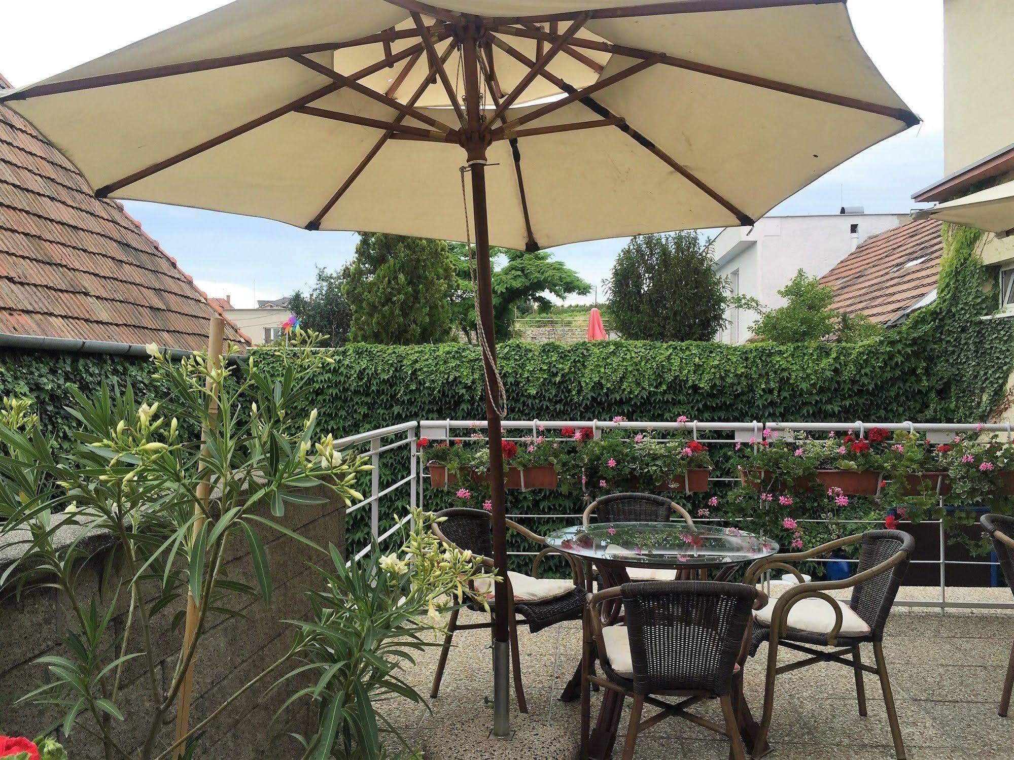 Hotel Maxim Svaty Jur Ngoại thất bức ảnh